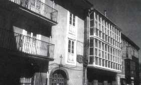 Edificio actual donde aun se conservan los escudos originales