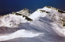 Vertiente meridional del Cuchillón, el Tres Mares al fondo