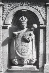 Imagen de piedra de Nuestra Señora. Detalle de la fachada