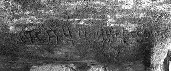  Inscripción en la iglesia rupestre de San Martín de Villarén (Palencia)