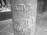 34. Columna fabricada en Bolmir sujeta el pórtico de la plaza principal de Reinosa en la actualidad.