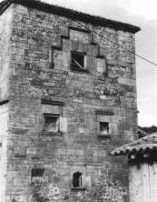 Torre de los Ríos en el barrio de La Bárcena en S. Miguel