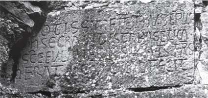 Lápida de consagración en Somballe