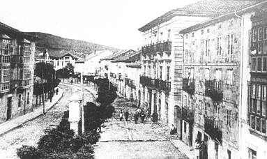 Vista de la calle de D. Jose Canalejas, actual Avda. Puente Carlos III
