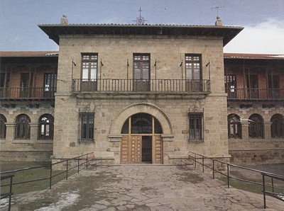 Fachada colegio Concha Espina. Foto Eugenio Matínez Jorrín